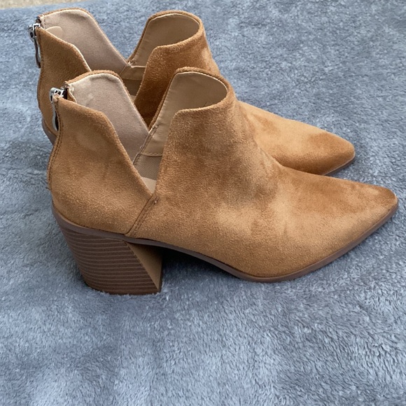 Womens Ankle Boots Slip on Cutout Pointed Toe Chunky Stacked Mid Heel Booties - Picture 3 of 6